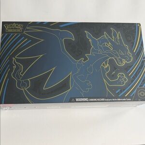 Pokémon- Mega Charizard x ex UPC Collector Box - Navy & Gold